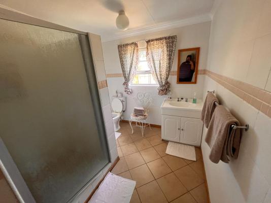 Room image 4