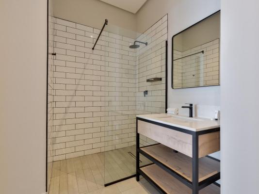 Room image 4