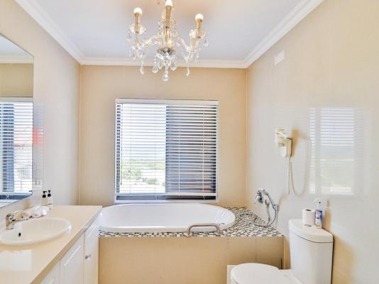 The Whale's Tale Guesthouse - 215950