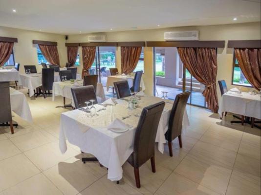 Three Oaks and an Aloe Boutique Hotel