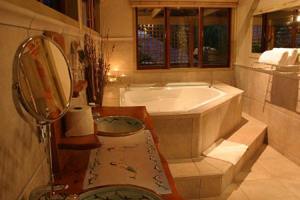 Honeymoon suite Bathroom at Tranquility Lodge