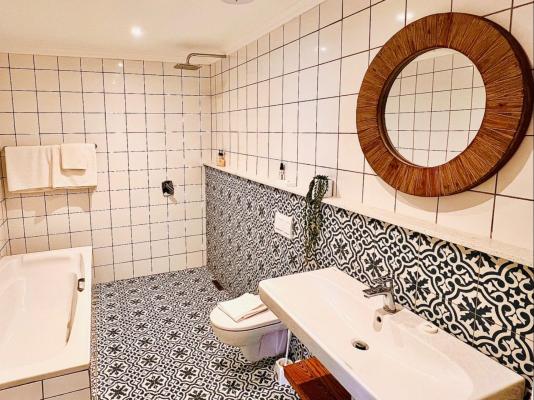 Room image 2