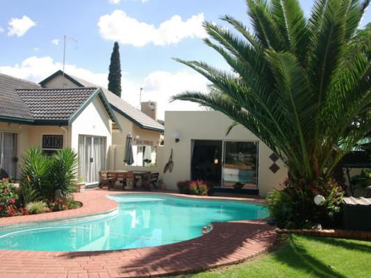 SleepEezy Cottages - 221366