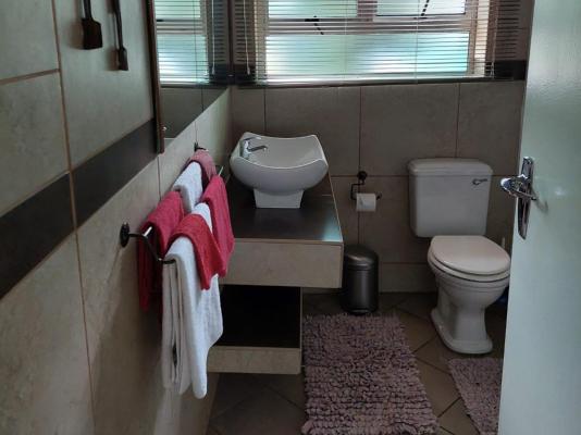 SleepEezy Cottages - 221398