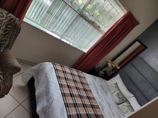 SleepEezy Cottages - 221400