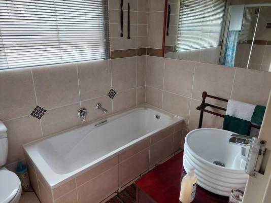 SleepEezy Cottages - 221407