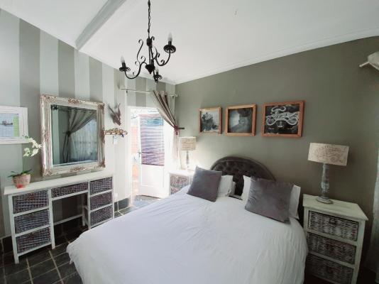 Room image 3