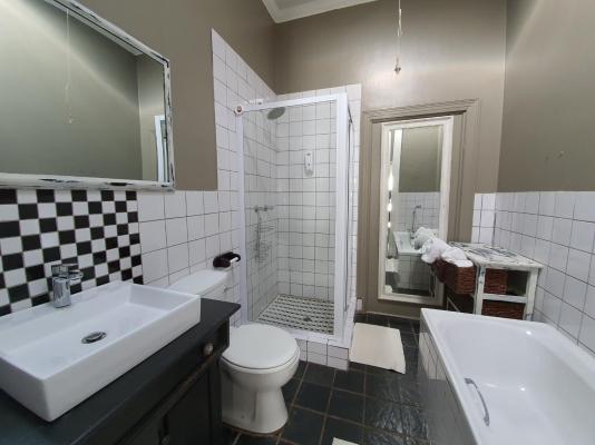 Room image 4
