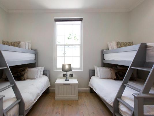 Room image 4
