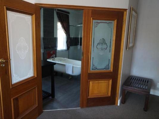 Room image 2