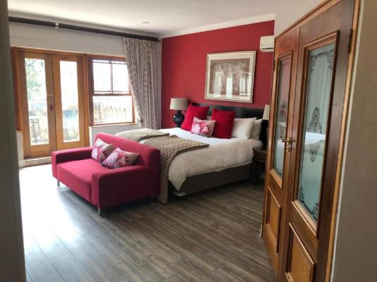 Room image 3