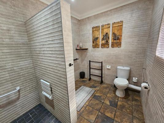 Room image 7