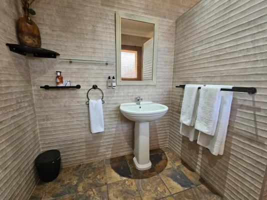 Room image 5
