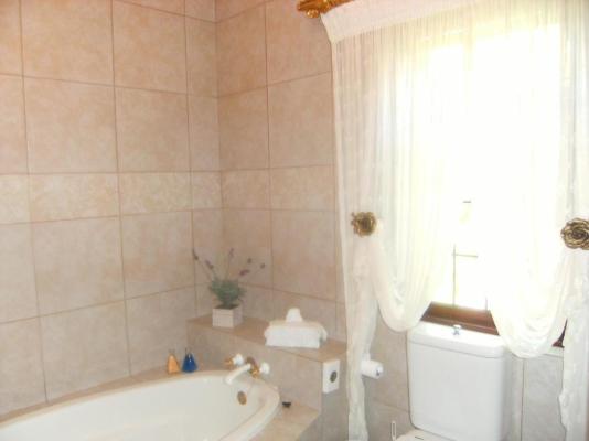 Mulligans Guest Lodge - 227854