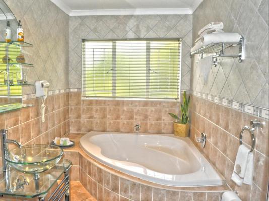 Room image 4