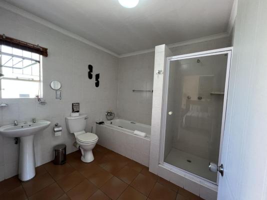 Room image 1