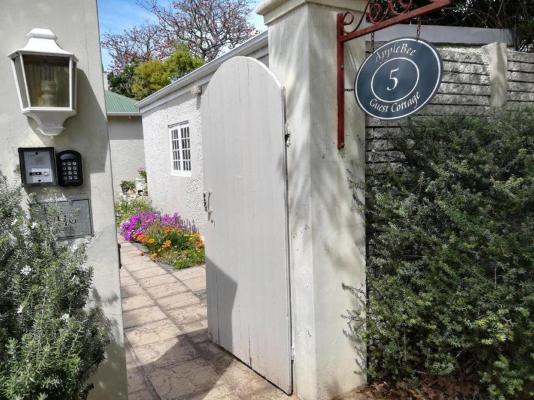 AppleBee Guest Cottages - 227921