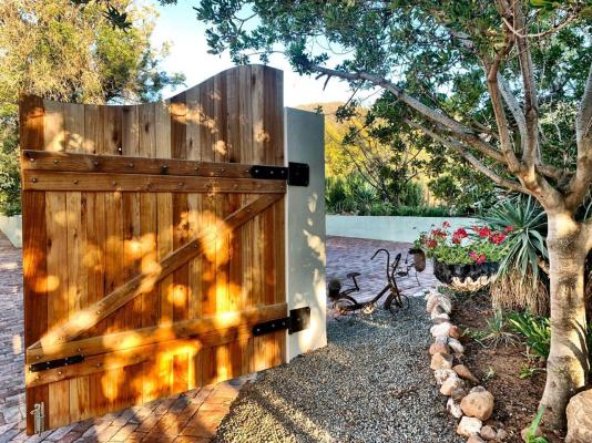 Berluda Farmhouse & Cottages - 228200
