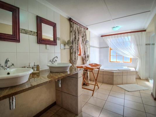 Berluda Farmhouse & Cottages - 228223