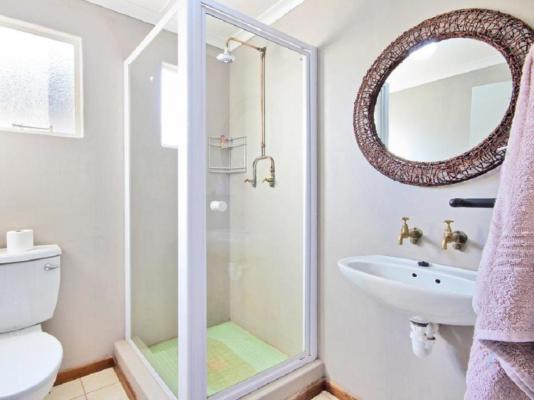 Room image 4