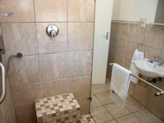 Pine Lodge Resort - George - 229821