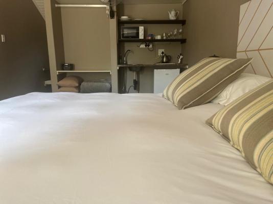 Three Thymes Inn - 230611