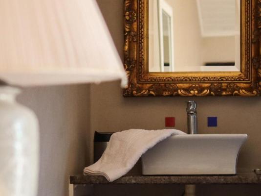 Three Thymes Inn - 230614