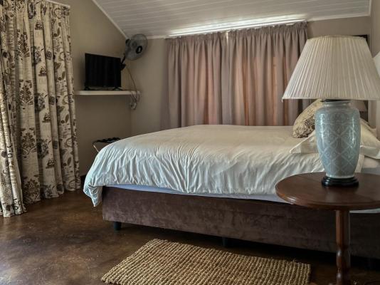 Three Thymes Inn - 230616