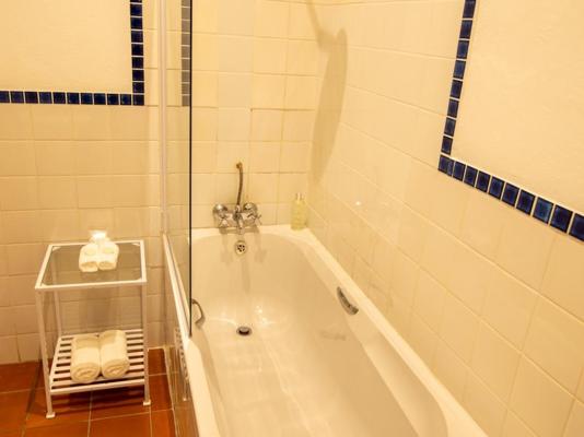 Le Ballon Rouge Guest House - 231587