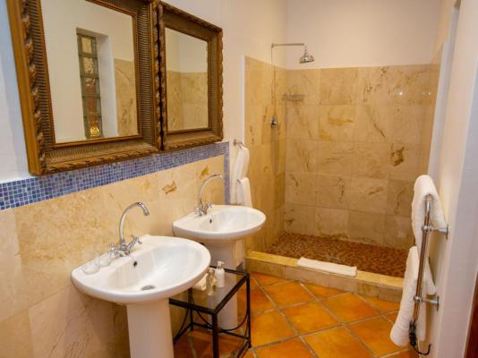 Le Ballon Rouge Guest House - 231594
