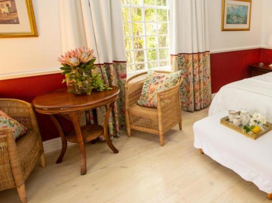 Le Ballon Rouge Guest House - 231600