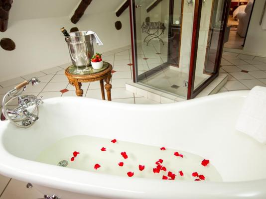 Le Ballon Rouge Guest House - 231616