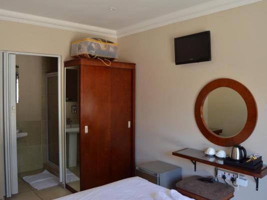 Lakeview Hotel Guesthouse & Conference Center - 231708