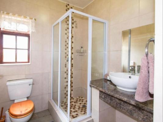 Room image 4