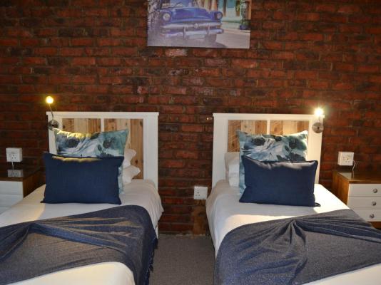 Room image 3