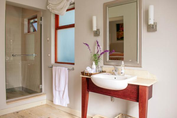 Luxury Room - Honeymoon Suite