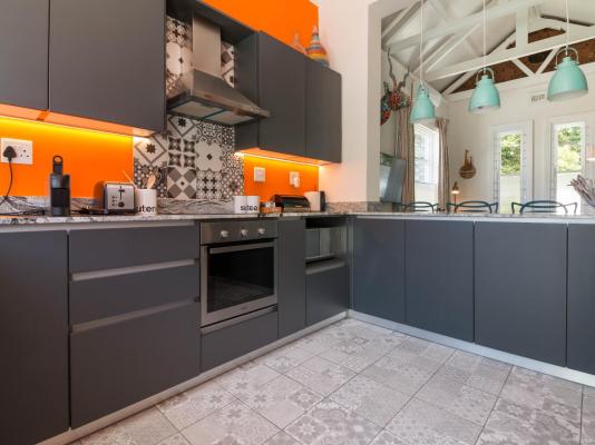 Kelvin Cottage - 232643