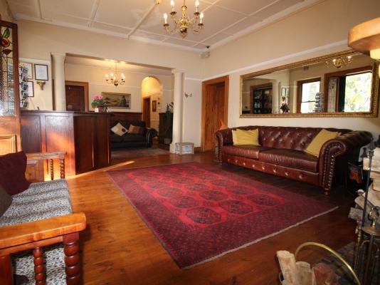 Mountain Manor Guest House & Executive Suites - 233042