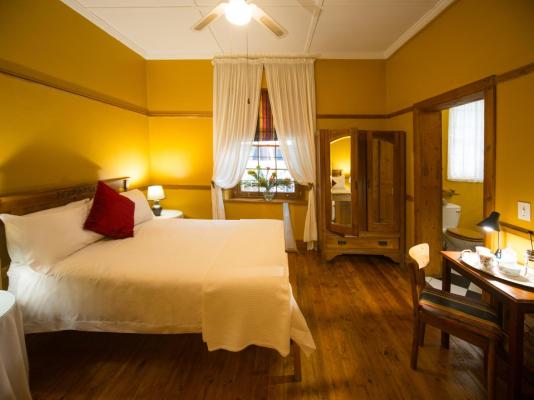 Mountain Manor Guest House & Executive Suites - 233052
