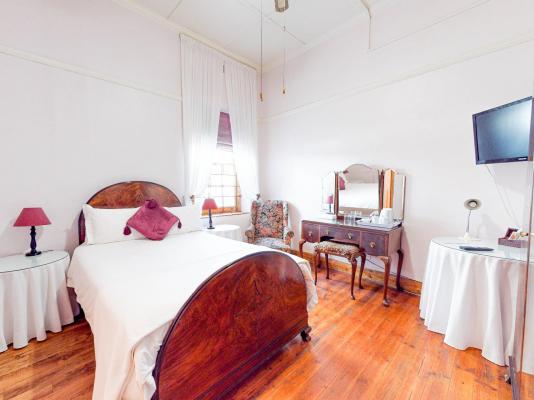 Mountain Manor Guest House & Executive Suites - 233053