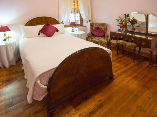 Mountain Manor Guest House & Executive Suites - 233054