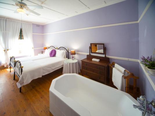 Mountain Manor Guest House & Executive Suites - 233057