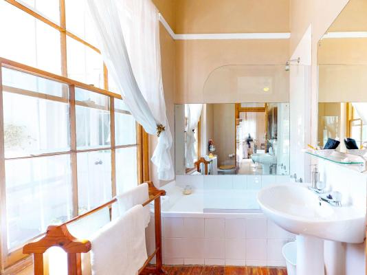 Mountain Manor Guest House & Executive Suites - 233060
