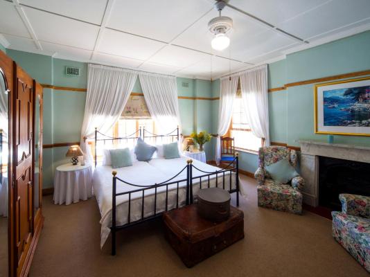 Mountain Manor Guest House & Executive Suites - 233063