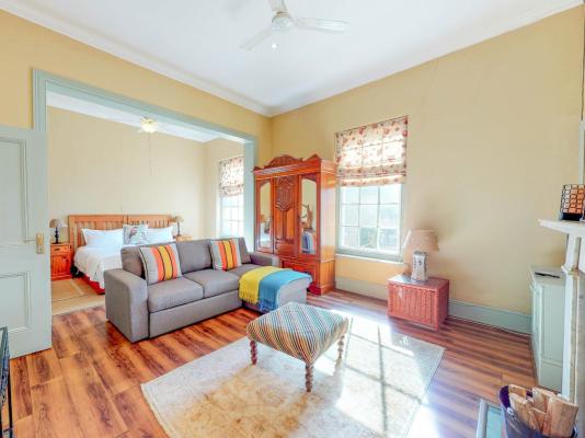 Mountain Manor Guest House & Executive Suites - 233071