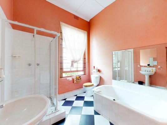 Mountain Manor Guest House & Executive Suites - 233081