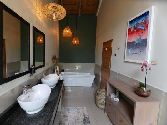 Tomo Safari Lodge - 233111