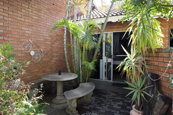Golden Lantern Guest Lodge/Guest House - 233189