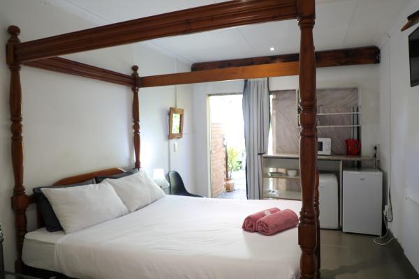 Golden Lantern Guest Lodge/Guest House - 233190