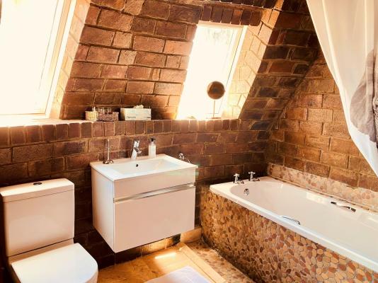 Southern Cross Guesthouse - 233392